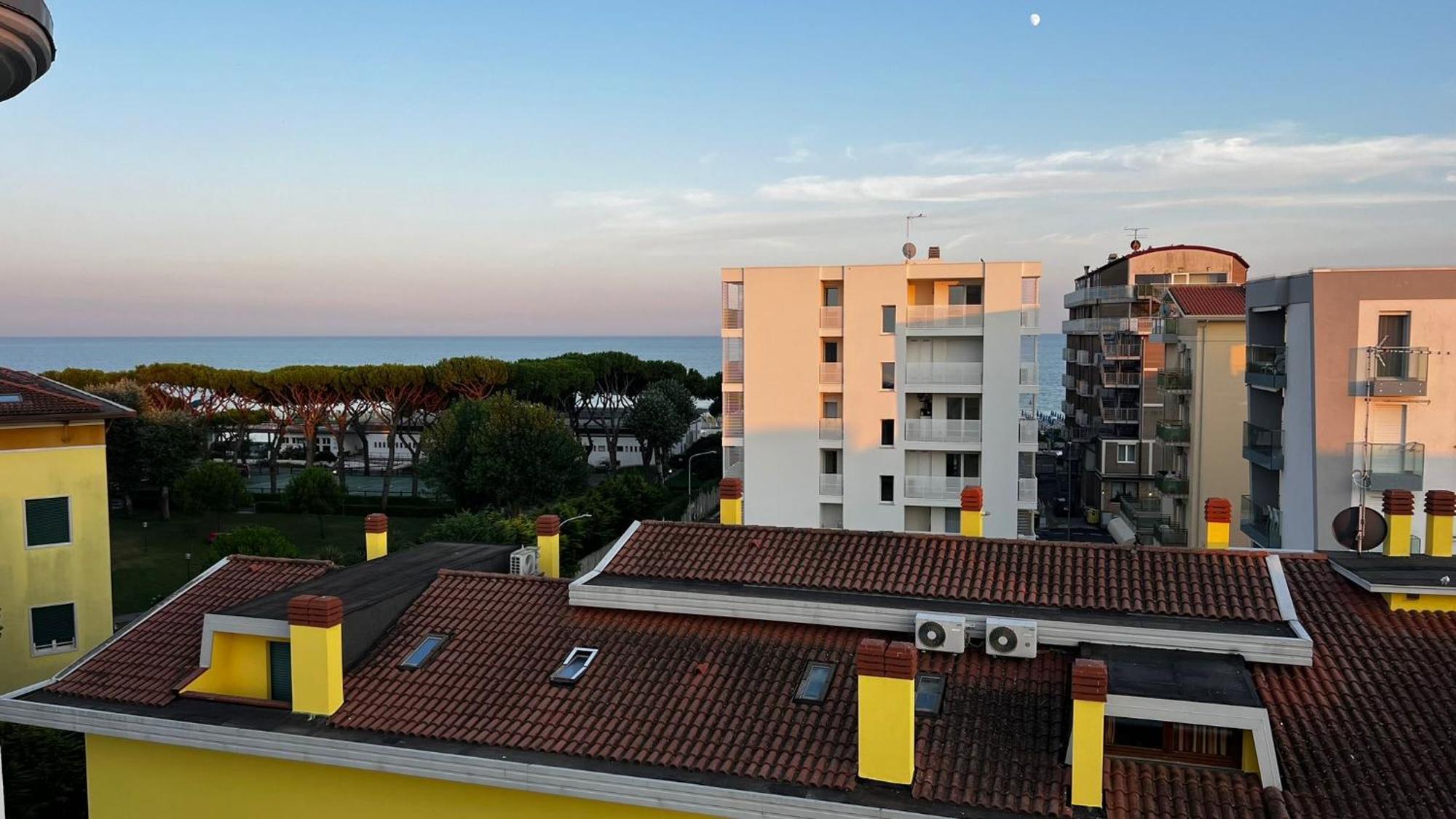 Rooftop Onda Blu Vista Mare - Aria - A 150 Mt Dalla Spiaggia Apartment Lido di Jesolo Exterior photo